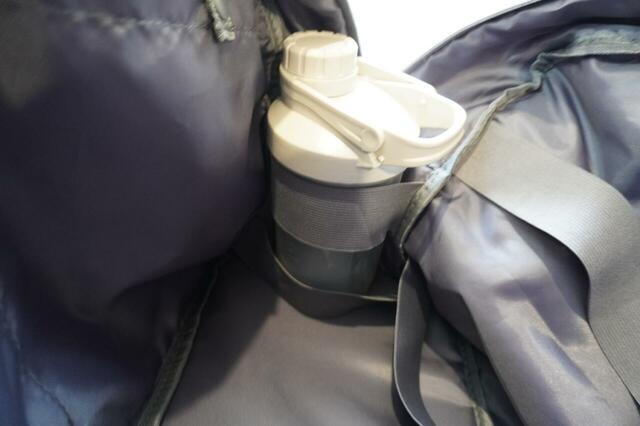 シェイカーが入るドリンクホルダー