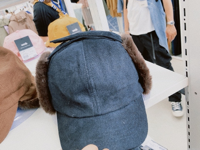 【ワークマン FLAME -TECH 撥水コーデュロイフライトキャップ】カラー：イエロー、オレンジ、グレージュ、ブラウン、ブラック、サイズ：55〜60cm