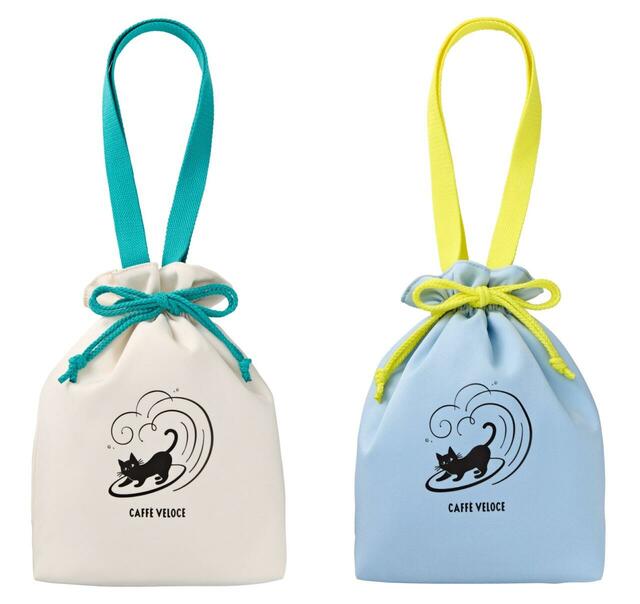 「巾着型の保冷バッグ」<サイズ:縦32cm×横21cm×マチ8cm>【巾着型の“黒ねこ保冷バッグ”がおしゃれ!カフェ・ベローチェの数量限定「黒ねこサマーバッグ 2024」にお得が詰まってる!】