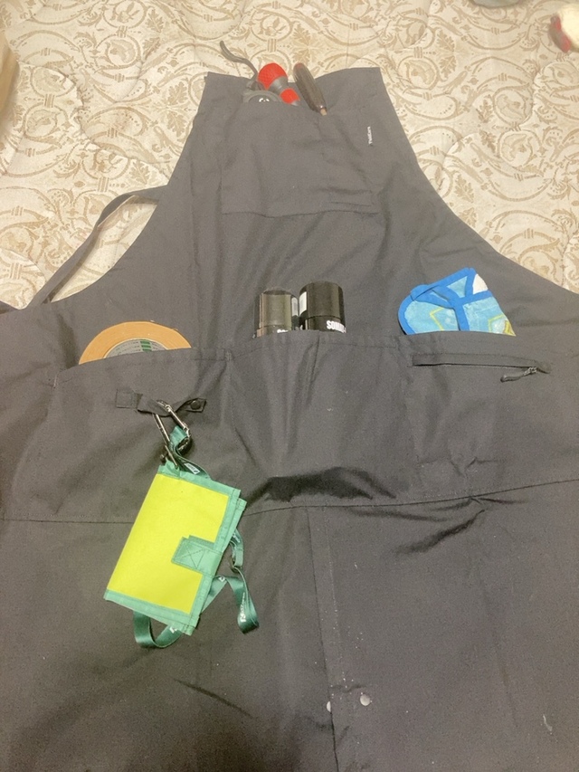 【ワークマン 耐久撥水フィールドリップエプロン】丈夫な素材なのにストレッチが効いていて、しゃがんだり立ったりの動作もスムーズ。長時間の作業でもストレスを感じにくいです◎