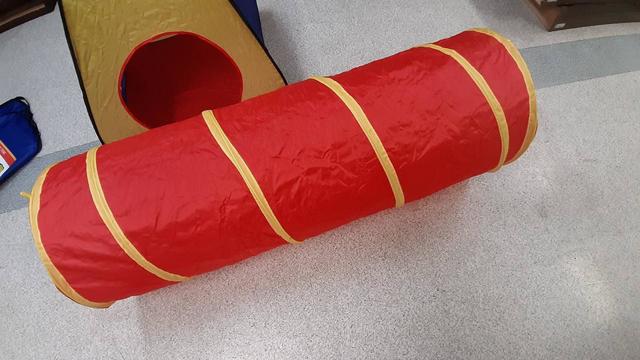 【サンパーシー キッズボールハウス】トンネルはキャンディのようなデザイン