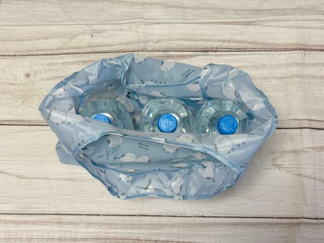 2Lのペットボトルが3本収納できるサイズ感