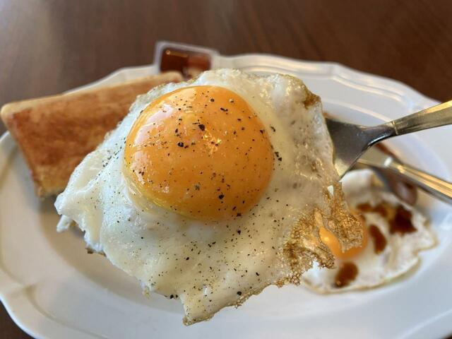 【ロイヤルホスト　モーニングプレート(フライエッグ)】半熟でとろける黄身が絶品