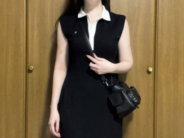 ショルダーストラップを長くして、斜めがけで持つことも可能