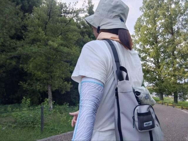 【niko and ...（ニコアンド） オリジナル撥水スリングバッグ】タウンユースはもちろん、本格的なアウトドアシーンにもおすすめ◎