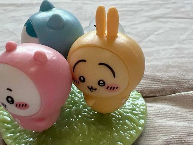 うさぎは横を向いています。ポーズがキュート！