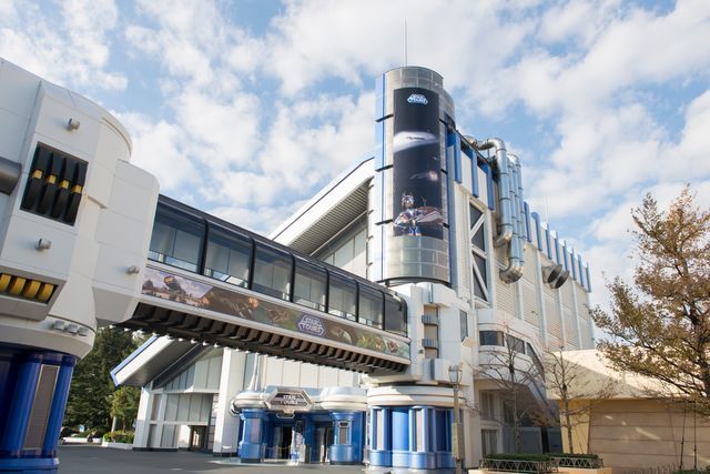 アトラクション外観もスペシャルバージョンに