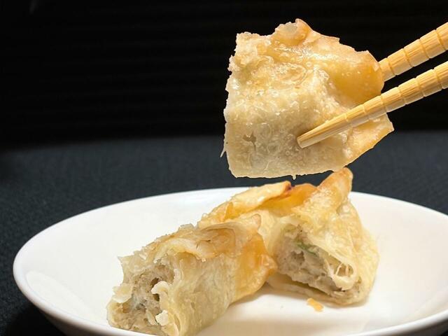 【ドン・キホーテ 揚げ餃子】にんにくの効いた味わいで、おつまみにもぴったりでした