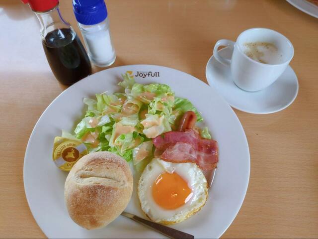 【ジョイフル エッグプレート】ドリンクバー付きで548円（税込）とお得…！