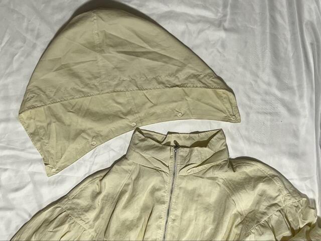【ワークマン　レディース撥水ギャザージャケット】フードを外した時、このスナップボタンが隠れるデザインになっていることに感動！