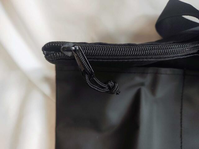 チャックに紐付き