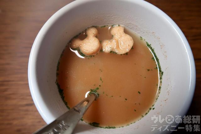 ミッキーの形をしたものは「乾燥成型トマト」。少しふやかして食べて。