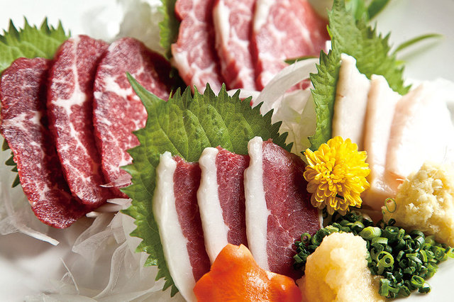 九州藩 渋谷宇田川店　熊本名物 馬刺四種盛　2200円