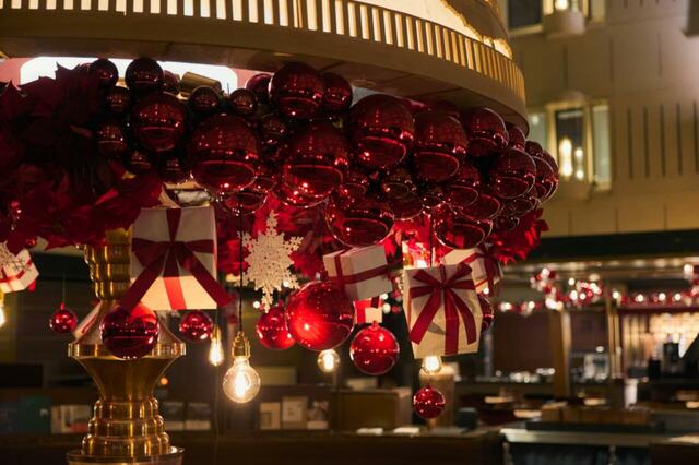 「ホテルのシンボル「かんじんの京灯り」2024年度装飾イメージ」<期間:2025年11月27日~12月25日>【【京都】クリスマスを彩る「国産牛のローストビーフ」や「ローストチキン」も好きなだけ!ディナービュッフェで特別な夜を満喫♪】