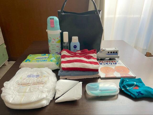 【GU（ジーユー） ライト＆ソフトレザータッチ2wayトートバッグ】子どもと出かけるときの荷物もたくさん入る！