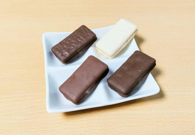 【キャンベルジャパン　アーノッツ ティムタム＆ティムタム デラックス バラエティーボックス　36枚（4種×各1パック）　1598円】サクサク食感と口どけのよさを両立