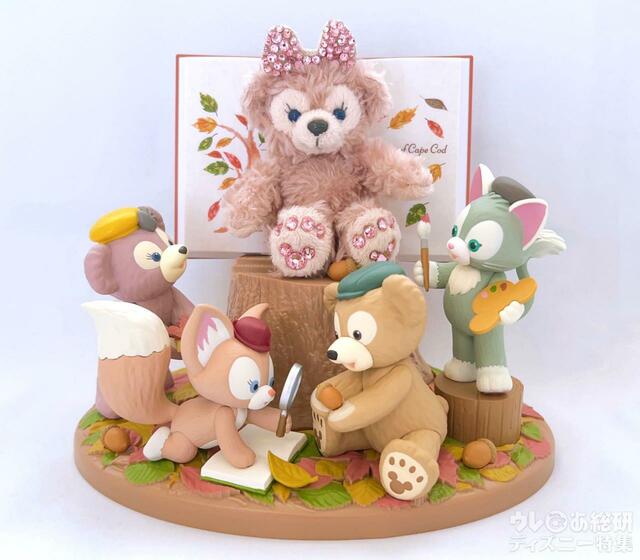 「ダッフィー&フレンズのオータム・ストーリーブック」スマートフォンスタンド使用例