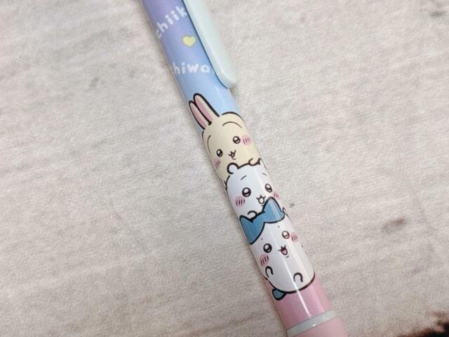 まるでお団子のように縦に並んだちいハチうさ。かわいい~♪