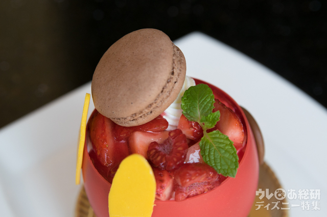 ハイピリオン・ラウンジ スペシャルケーキセット 1,700円｜ディズニーアンバサダーホテル