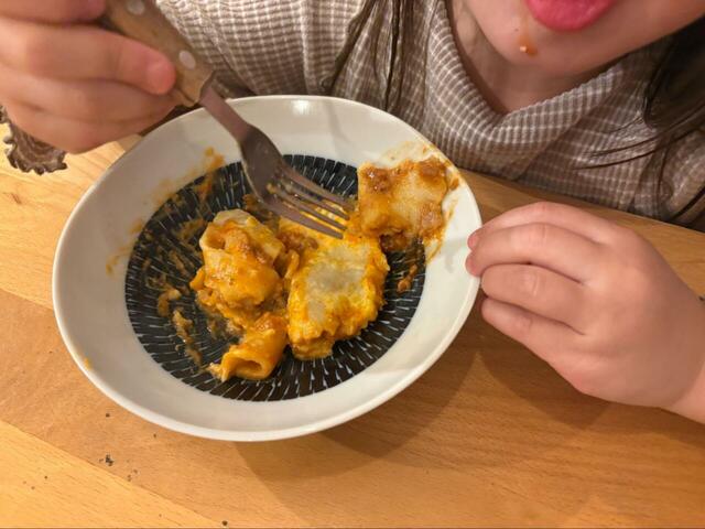 【コストコ ジャラバリ ビーフラザニア】子どもも夢中でパクパク!フォークが止まらないほどお気に入りの一皿に◎