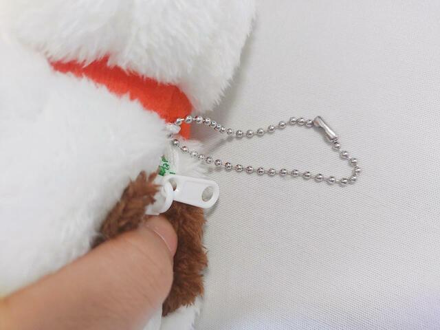 バッグに取り付けできる、ボールチェーンつき