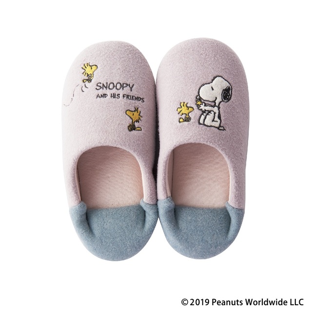 ルームシューズ　2,400円（税別）