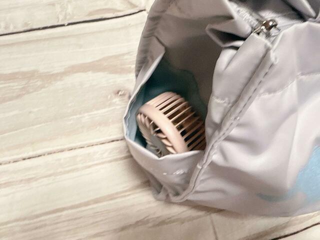 サイドポケットにはハンディファンをイン！