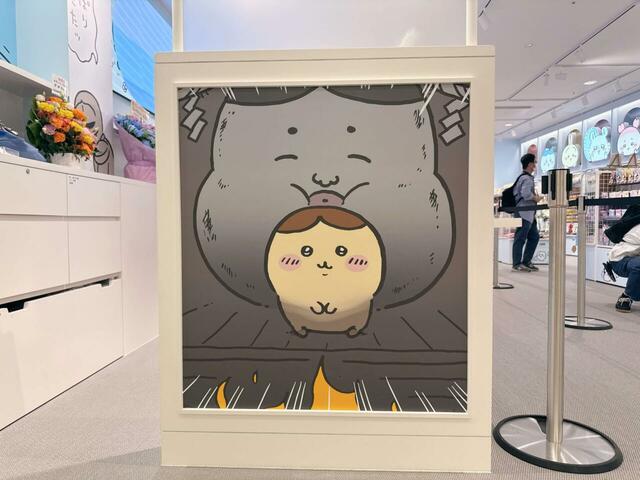 レジ台のサイドには「福の神編」で祀られたくりまんじゅうの姿も！