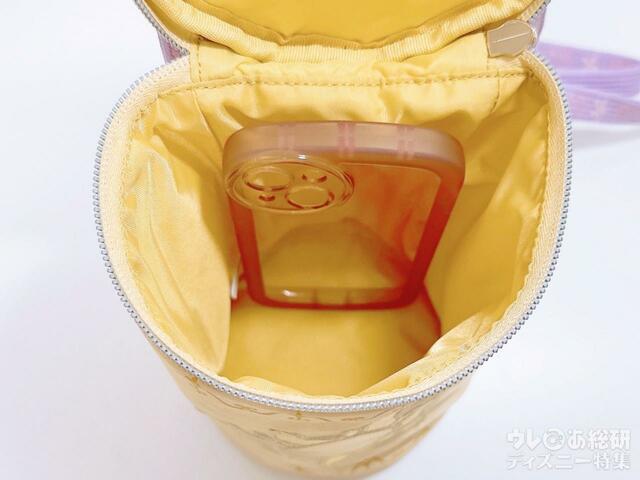 スマホを入れても余裕の収納力