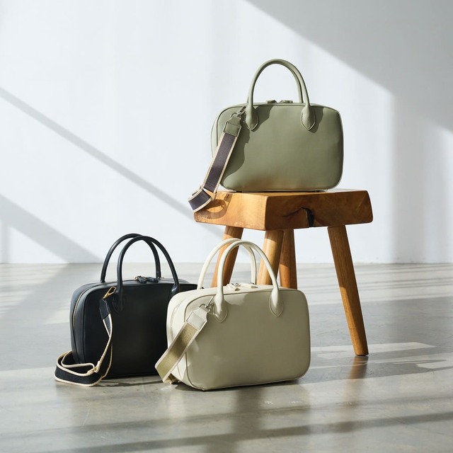 【Afternoon Tea LIVING】「スクエアショルダーバッグ」各¥7,700(税込)