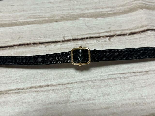 【OLIVIA BURTON（オリビア・バートン）MULTI SMARTPHONE SHOULDER BAG】アジャスターで最長120cmまで伸ばすことができます