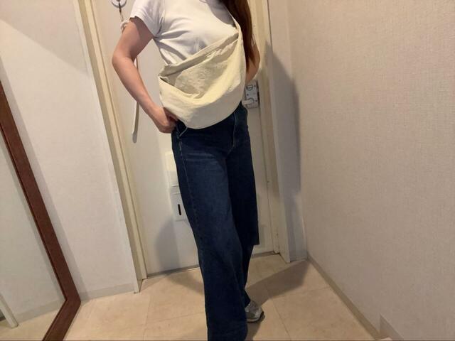 【Uniqlo U ショルダーバッグナイロン】カジュアルなデニムスタイルにももちろん合います◎