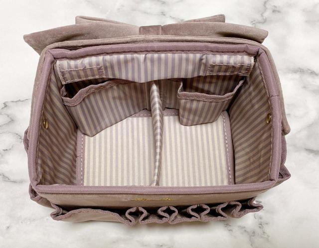 【ニトリ　デコホーム　コスメキャリー】仕切り板は取り外し可能！中にもポケットがついてます