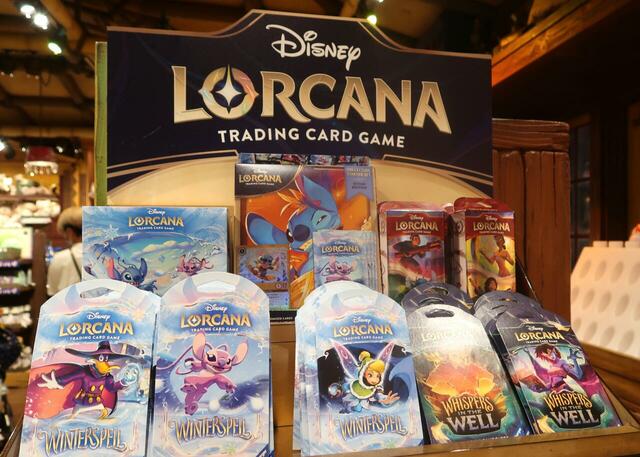 香港ディズニーランド　パーク内にもロルカナが売っていました