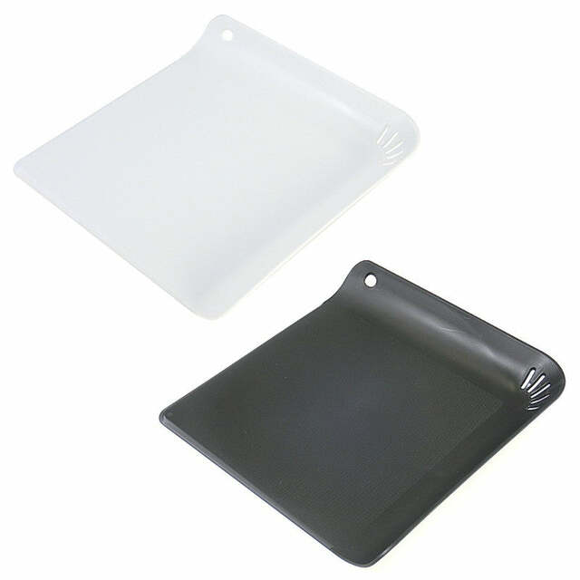 【DAISO（ダイソー）キッチングッズ 第3位】「ちょこっとまな板」「ちょこっとまな板ロング（26.0cm×16.0cm×2.5cm）」各110円（税込）（写真は「ちょこっとまな板」）