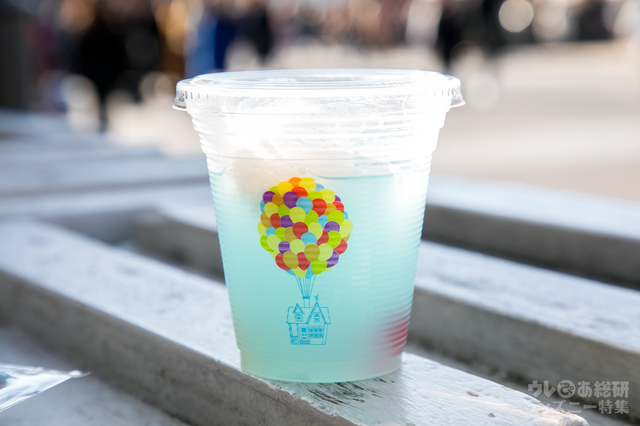 カールじいさんのホットドリンク(パイナップル風味) ¥400|スーベニアスプーン付き ¥800