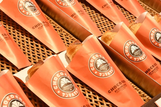 【サンマルクカフェ】店頭に通常のチョコクロが並ぶ様子