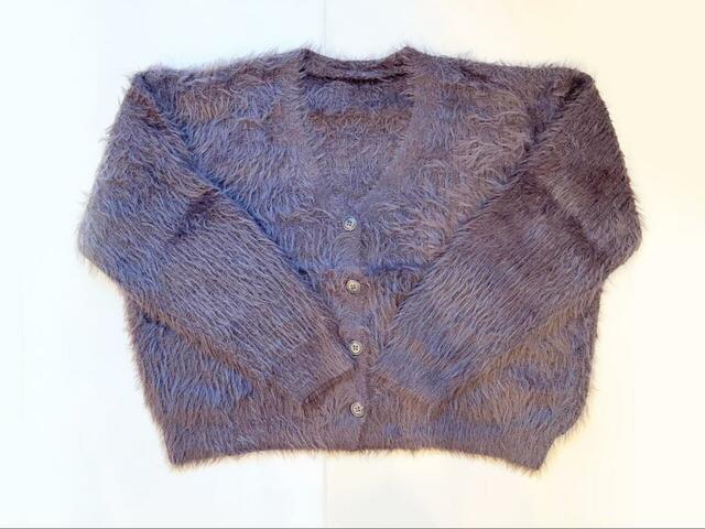 【coca ふんわりシャギーニットカーディガン】ゆったりした作りですが、ショート丈なので脚長効果が狙えます◎