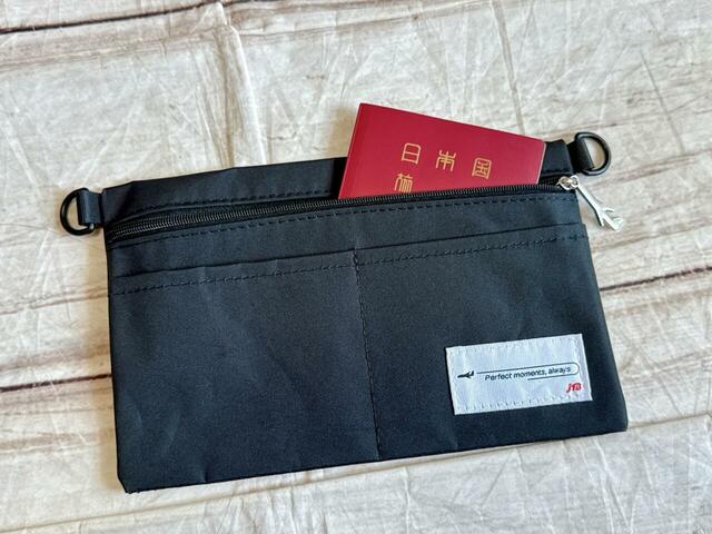 パスポートなどの貴重品を入れるのにぴったり