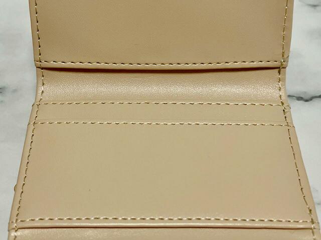 真ん中にはカードポケットがふたつ【アベイル×ちいかわ】がま口財布（ちいかわ）※ハチワレの総柄口金財布：1,980円（税込）