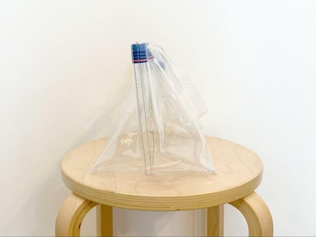 【DEAN & DELUCA クリアトートバッグS】中身によっては自立するので、置いたときにも扱いやすいです◎