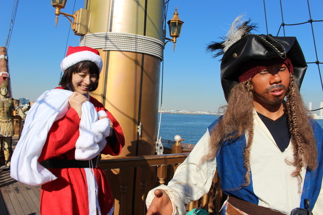 美人サンタさんがお菓子をくれました！！