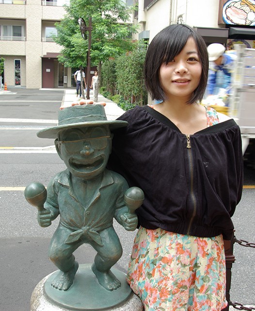 能天気なサンバ両さん像