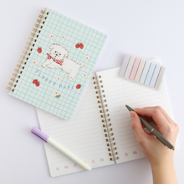 ロフト先行 /「利光春華」 B6リングノート strawberry dog(グリーンフラッシュ)　715円