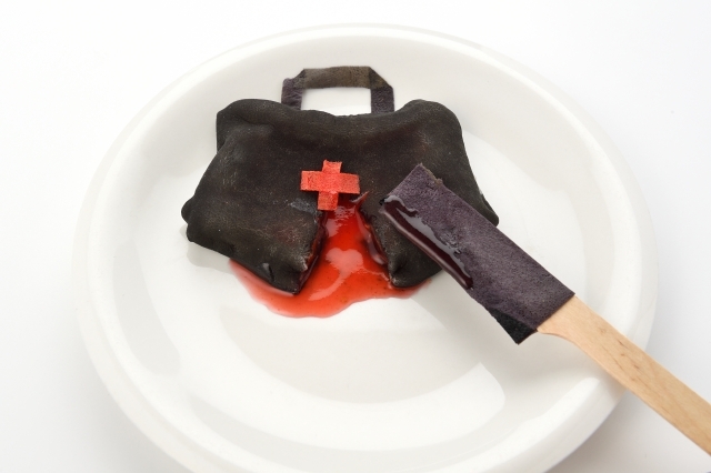 「怪我しているねェ…治してやろうか？」与謝野晶子の『君死給勿』プレート