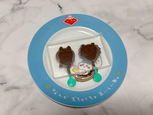 固まってることを確認し、お皿の上でトレイを裏返します