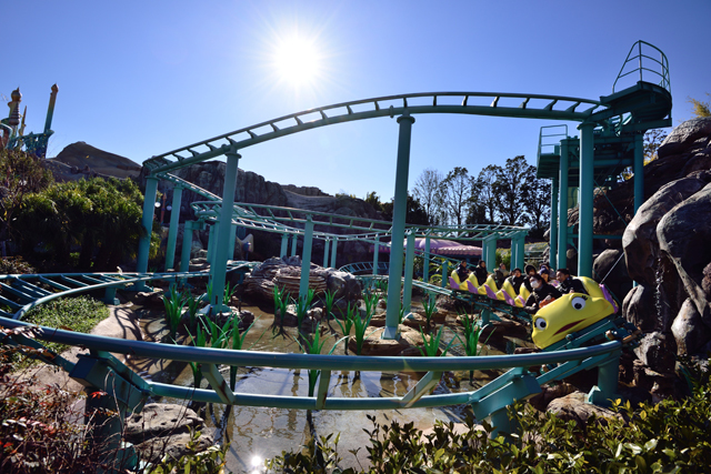 「フランダーのフライングフィッシュコースター」©Disney