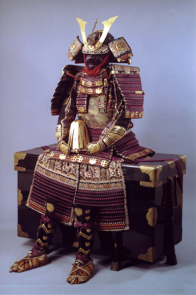 紫糸威鎧　島津斉彬所用　江戸時代　京都国立博物館蔵 【全会場】