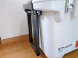 【アイリスオーヤマ HUGEL 真空断熱クーラーボックス60L】ハンドルは使わないときには畳んでおけて便利！