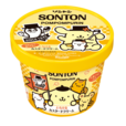 「コラボパッケージ(トンちゃんとお揃いのハットとスプーンを身に着けたポムポムプリン)」<期間:2026年4月1日〜>【ソントンのファミリーカップ「とろけるカスタードクリーム」が、ポムポムプリンのコラボパッケージになって数量限定で登場!】